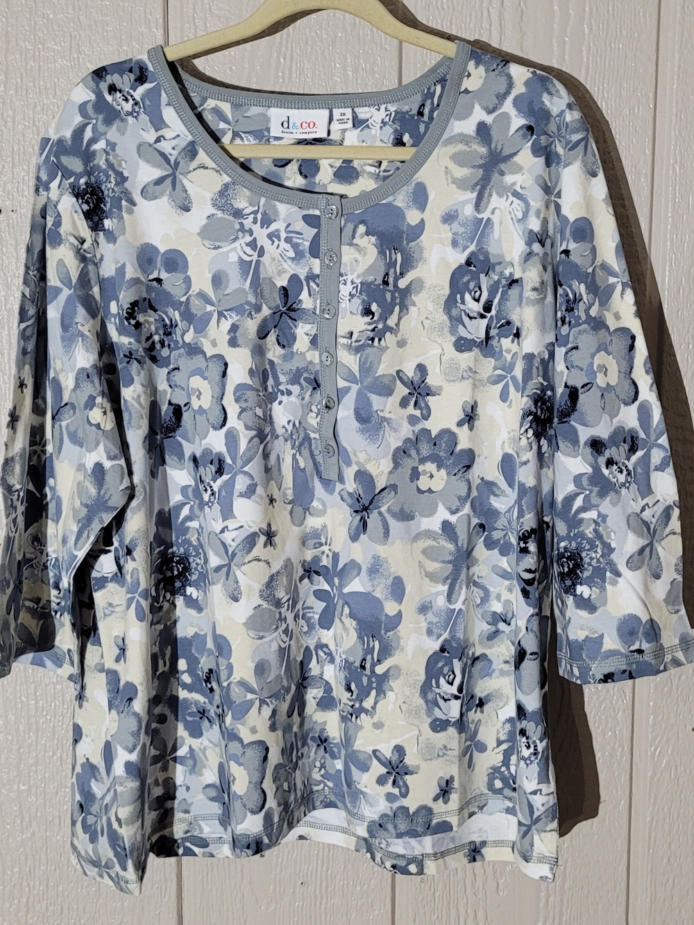 d. & co. Women's Blue Floral Button-Front Long Sleeve Tee